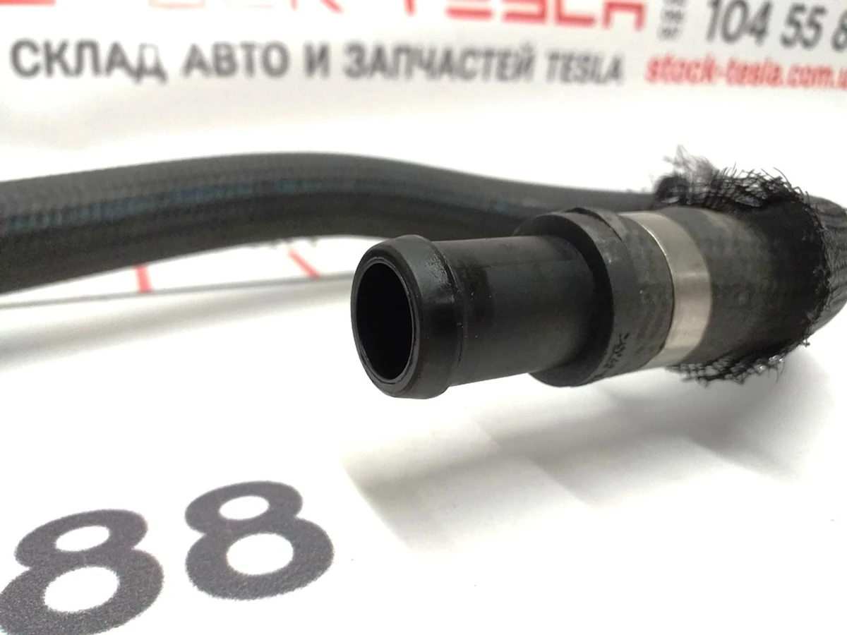 1 Coolant Hose Charger/Inlet Tesla model S REST 1071610-00-D
