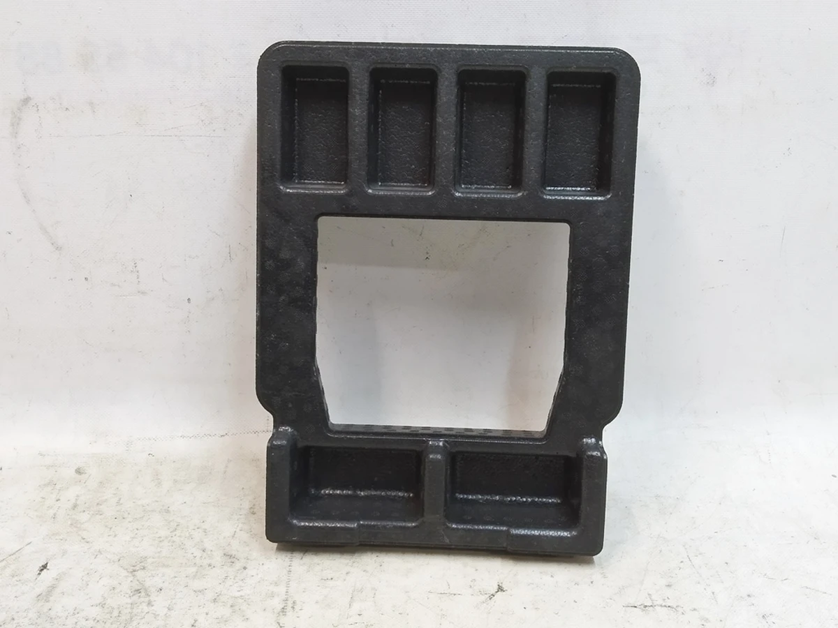 18 2nd Row central support Tesla Model X 1072409-00-C