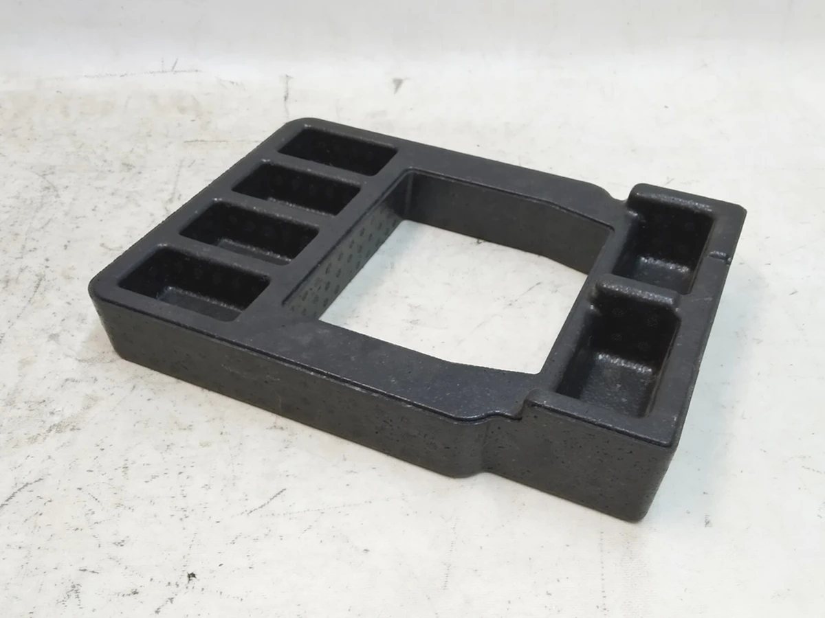 18 2nd Row central support Tesla Model X 1072409-00-C