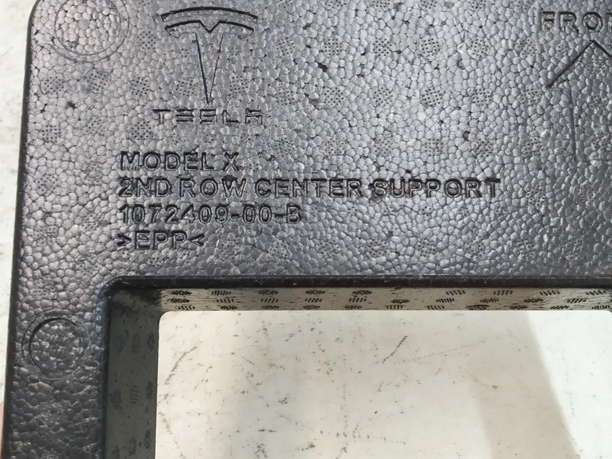 18 2nd Row central support Tesla Model X 1072409-00-C