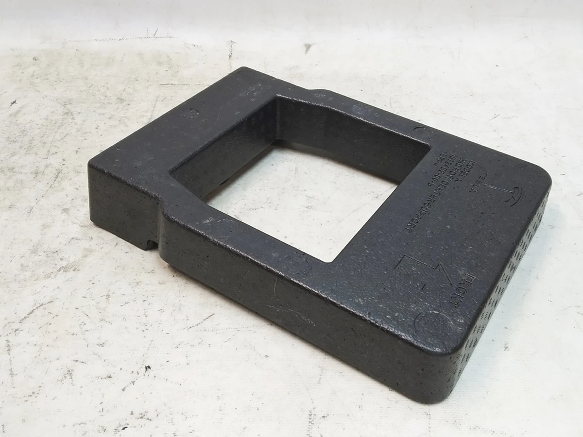 18 2nd Row central support Tesla Model X 1072409-00-C