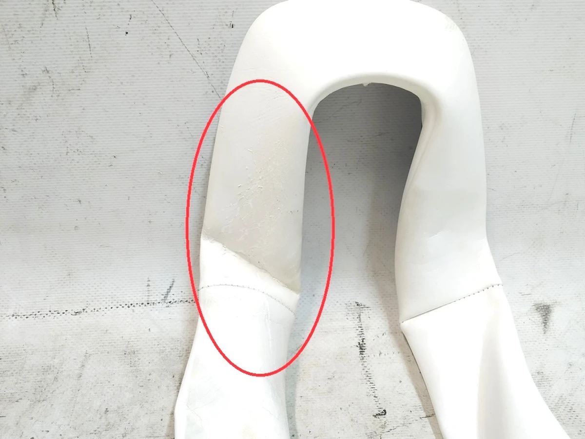 12 Обшивка боковой поддержки и кантика верхней части пассажирского сиденья LUX WHITE (повреждение) Tesla Model S REST, Model X 1074786-04-E