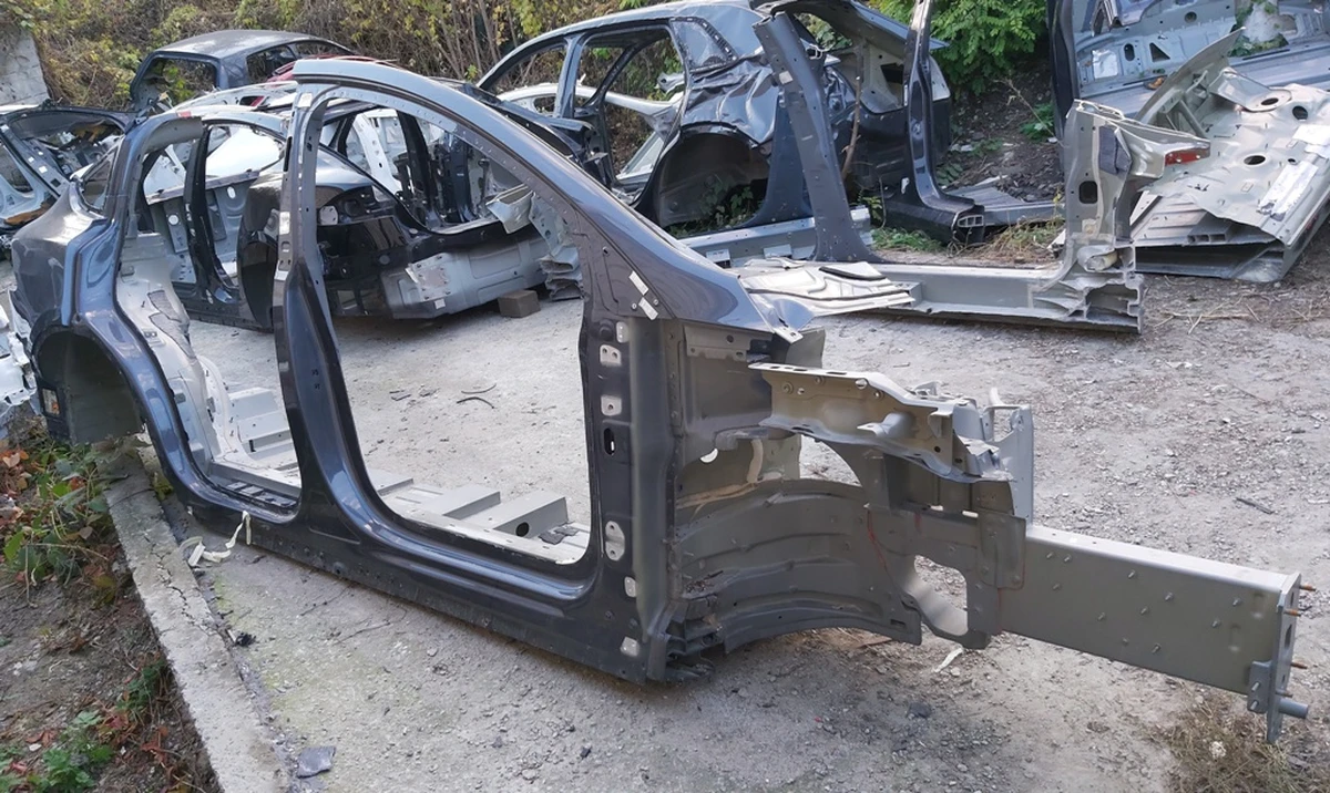 3 Right side body with side member, glass, wing flange, rear wing Tesla model X 1073193-S0-B