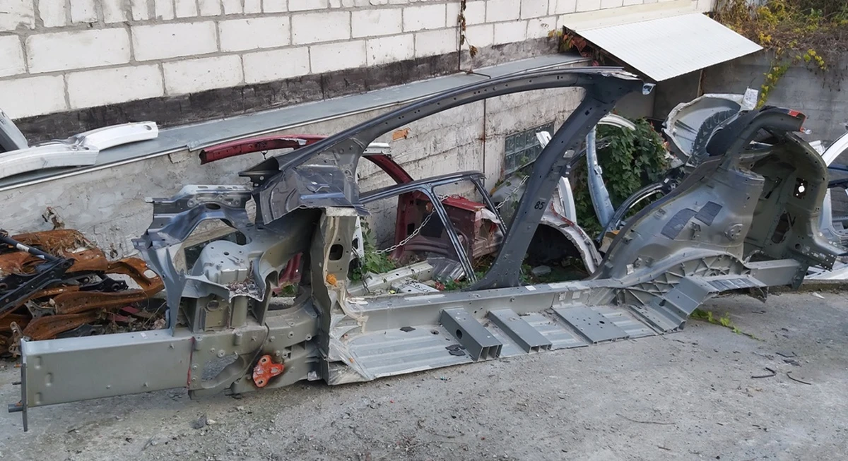 3 Right side body with side member, glass, wing flange, rear wing Tesla model X 1073193-S0-B