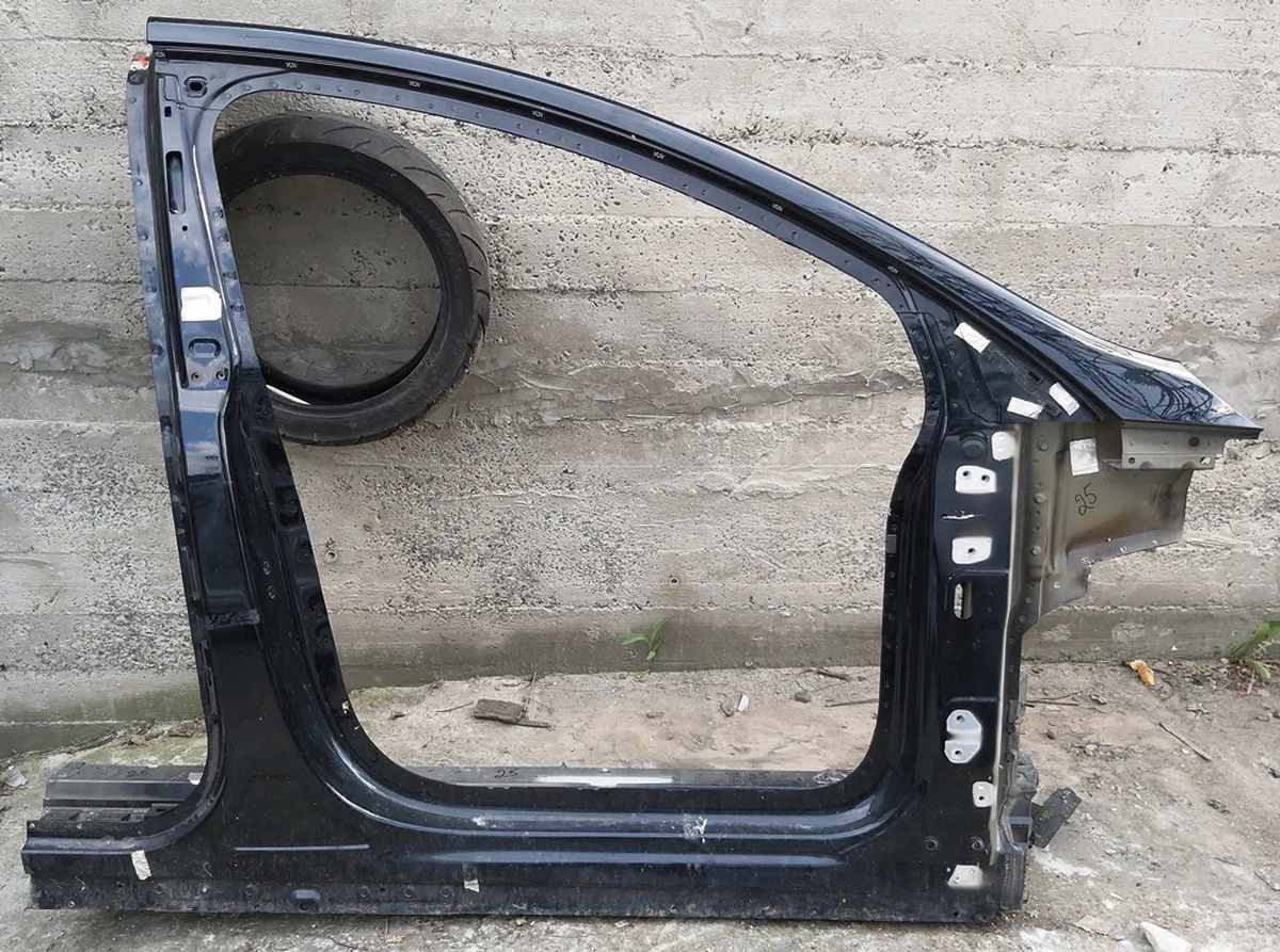 3 Кузовна панель (філя) стійок А/В права Tesla model X 1073193-S0-B