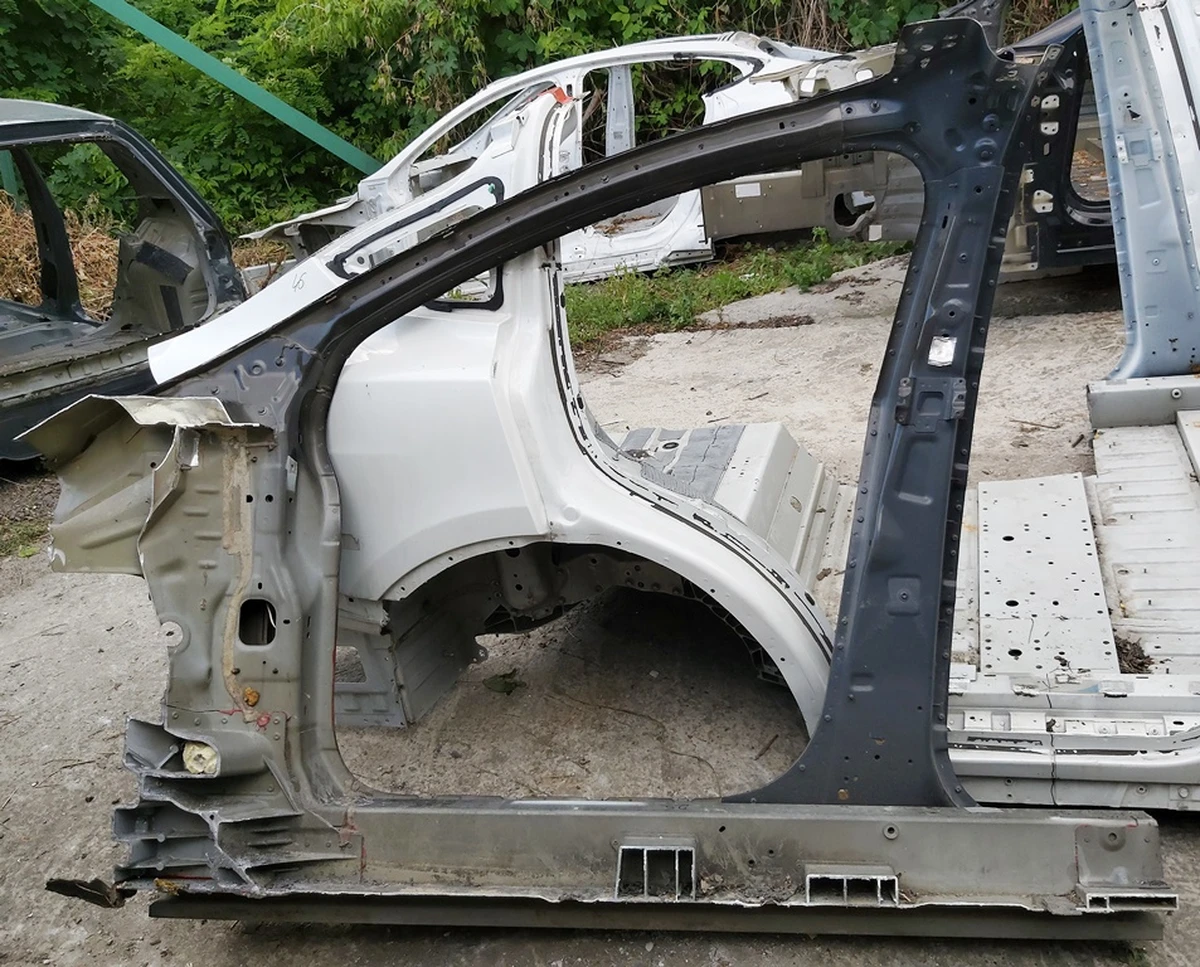 3 Кузовна панель (філя) стійок А/В права Tesla model X 1073193-S0-B