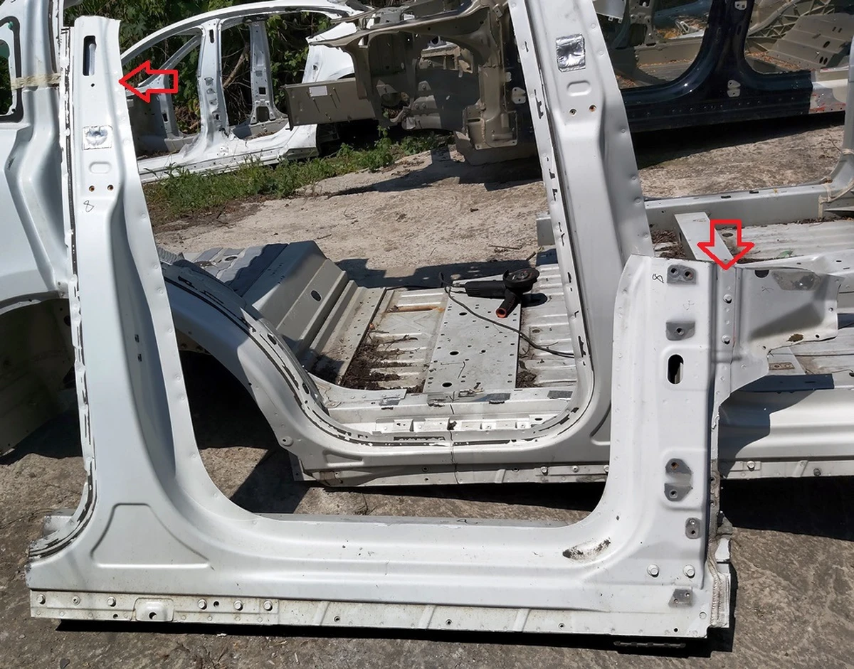 3 Кузовная панель (филенка) стоек А/В (включительно) правая (без панели крыши) Tesla model X 1073193-S0-B