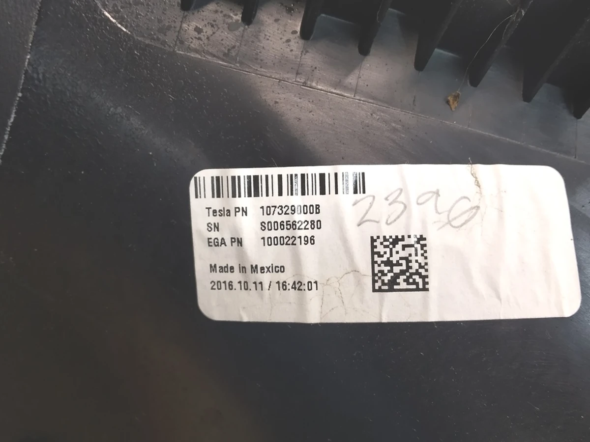 1 Облицювання стійки С права вживана Tesla model X 1073290-90-D