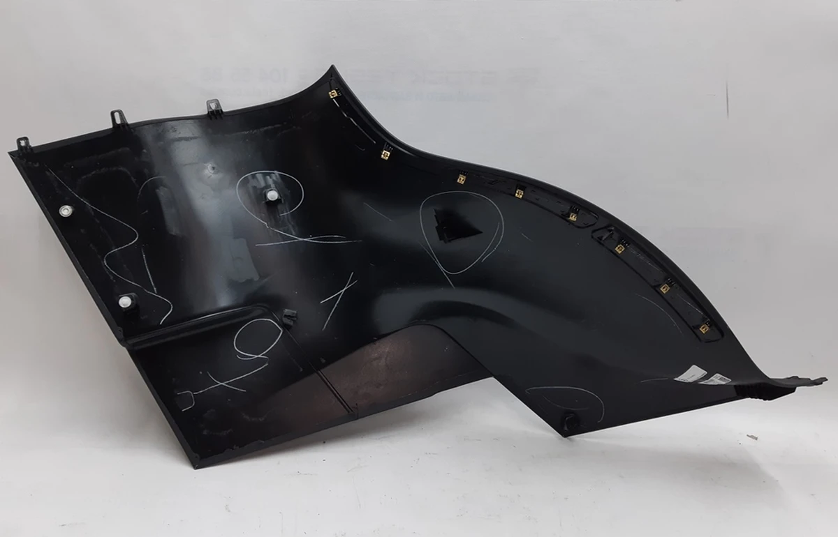 1 Облицовка стойки С правая Б/У Tesla Model X 1073290-00-E