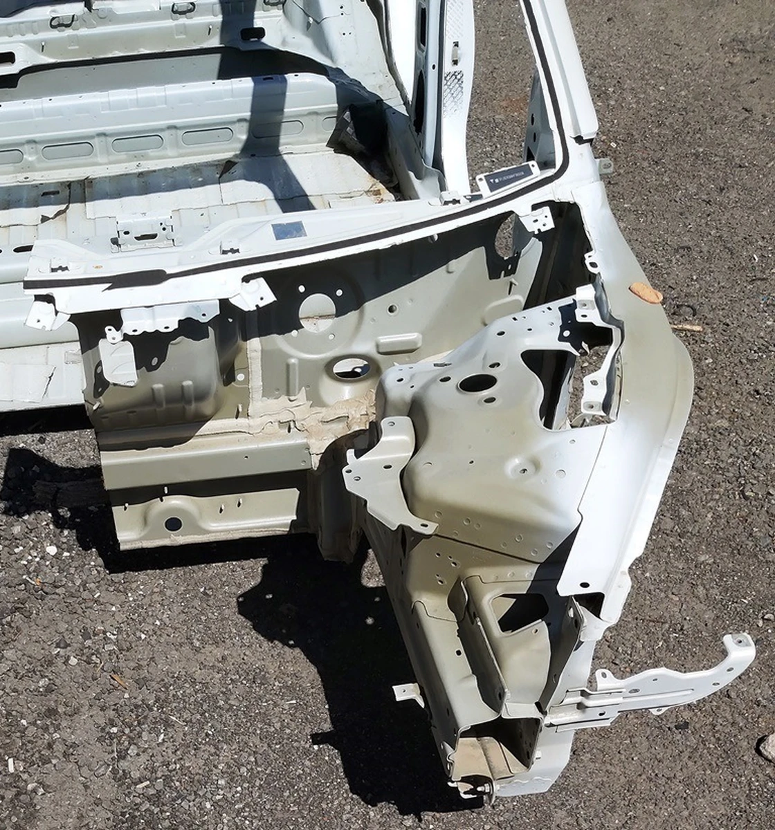 2 Чверть передня ліва частина кузова Tesla model 3 1073679-S0-A