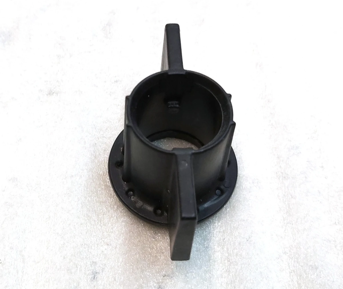 6 RETAINER, FALCON DOOR CLOSE SWITCH Tesla model X 1074114-00-B