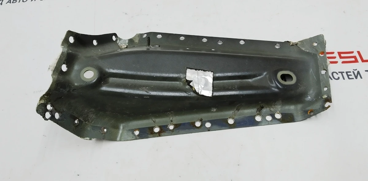 32 Quarter front right spar reinforcement lower Tesla model 3 1075946-S0-A