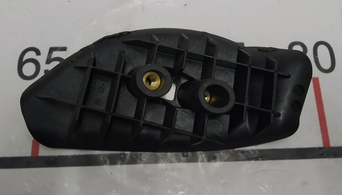 Основание опоры спойлера пассивного правое нижнее Tesla model X 1076722-00-C