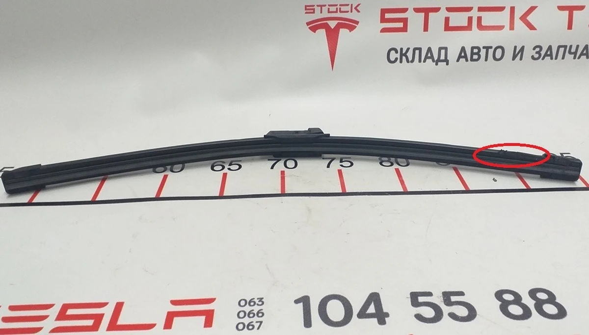 5 Windshield wiper (wiper) right with damage Tesla model 3 1076731-00-A