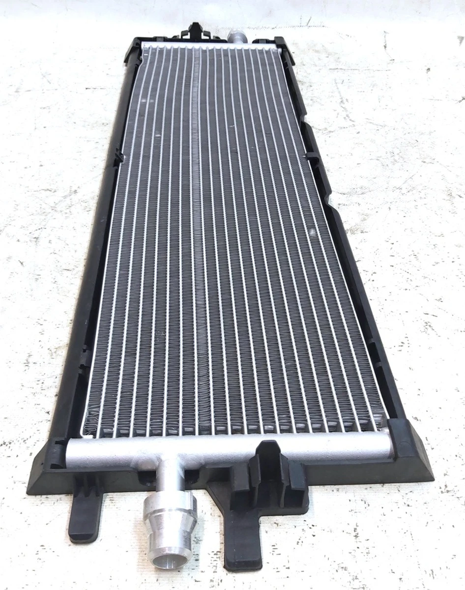 1 Радіатор охолодження основний Tesla model 3 1077082-00-C