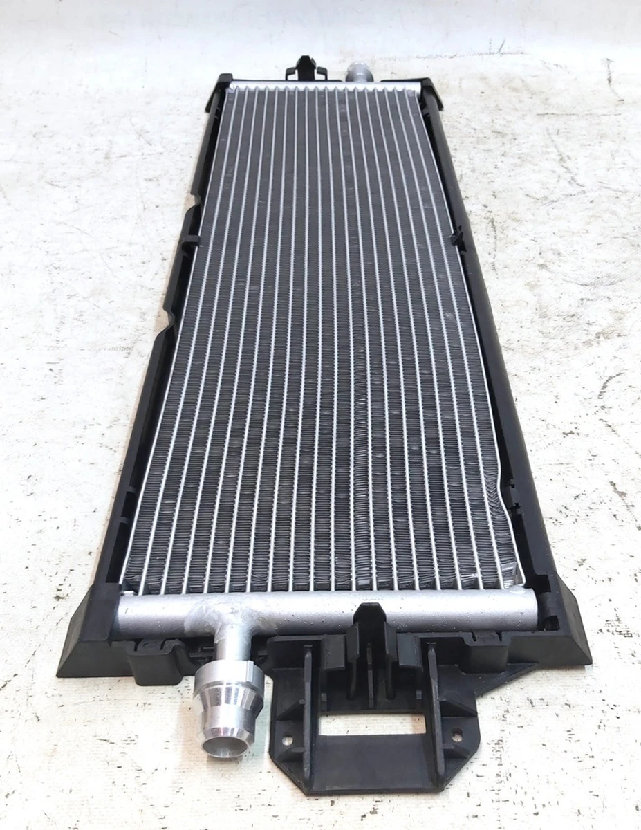 1 Радіатор охолодження основний Tesla model 3 1077082-00-C