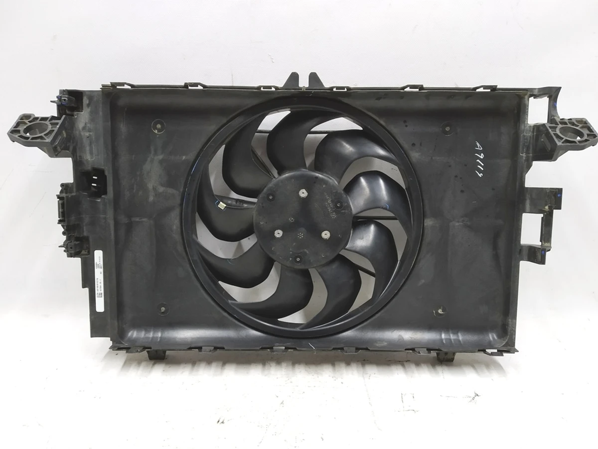 4 Вентилятор системи охолодження (в зборі) Tesla model 3 1077084-00-E