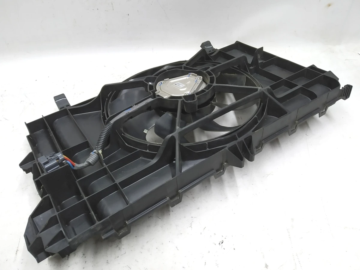 4 Вентилятор системи охолодження (в зборі) Tesla model 3 1077084-00-E