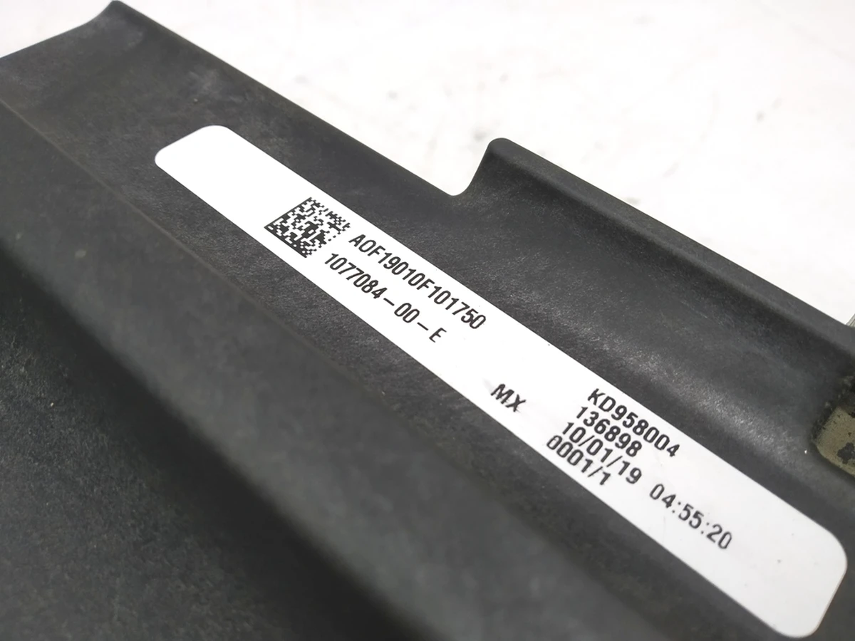 4 Вентилятор системи охолодження (в зборі) Tesla model 3 1077084-00-E