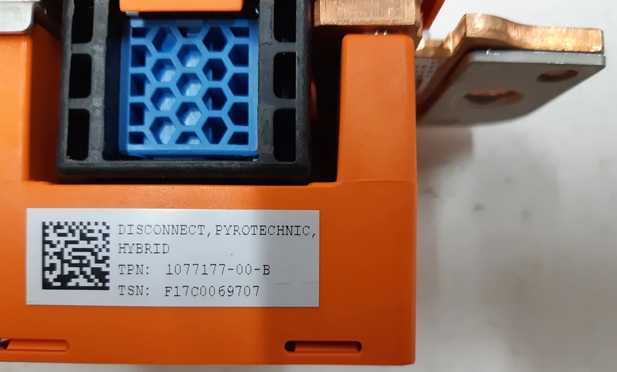 Main battery fuse with squib assembly Tesla model S 1077177-00-B