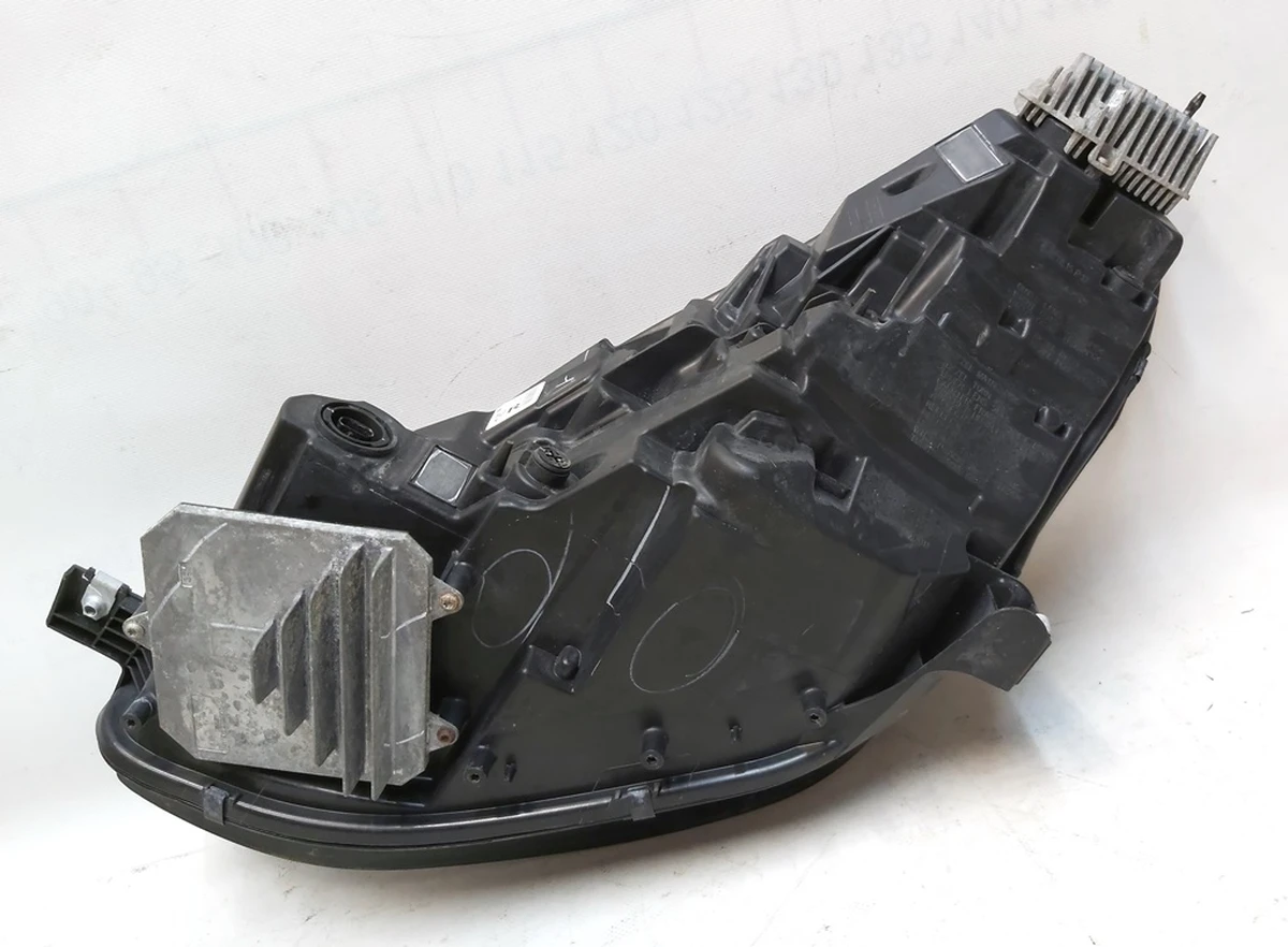 2 Фара головна права UP LEVEL (USA) із пошкодженням Tesla Model 3, Model Y 1077372-00-L