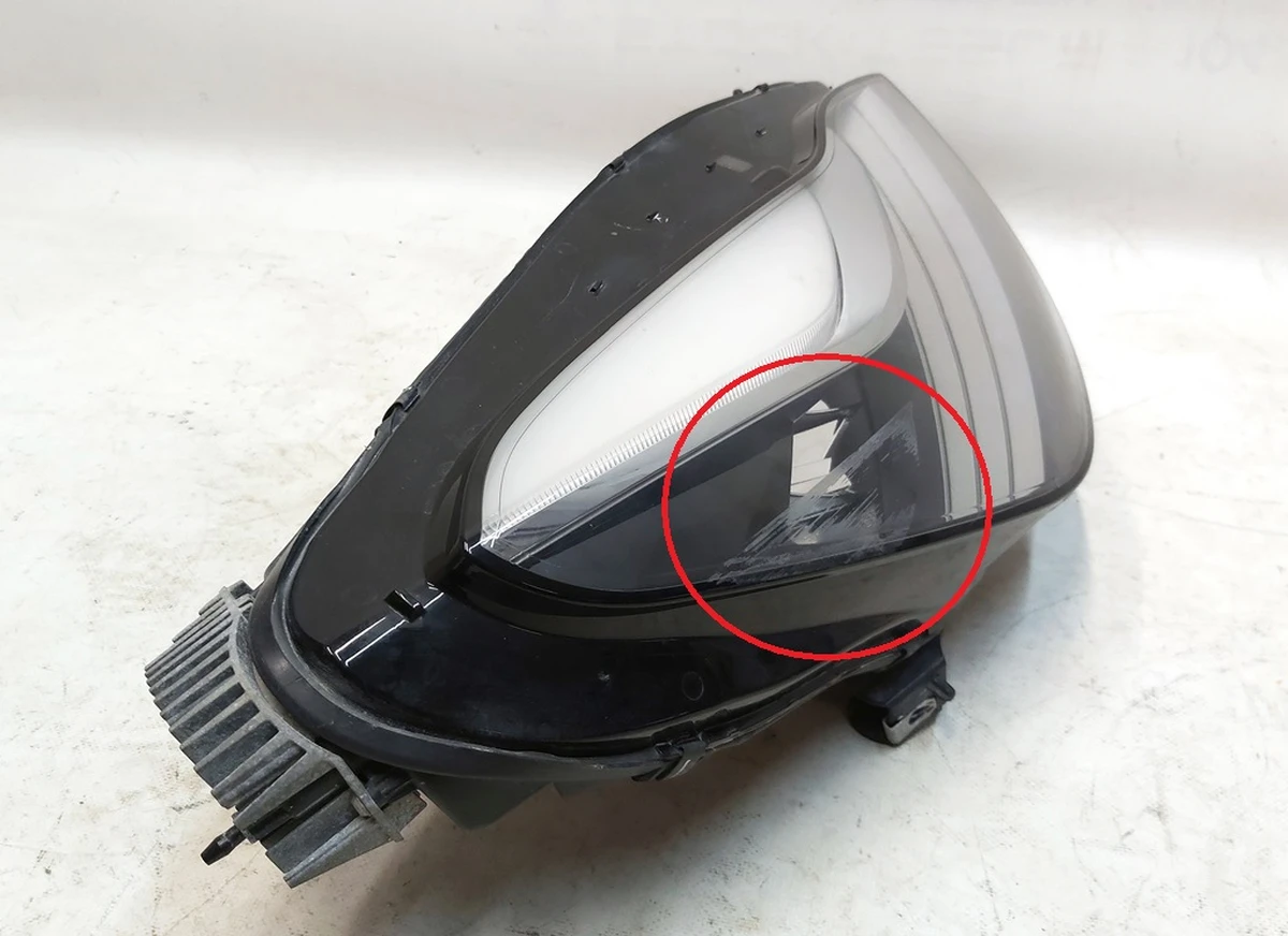 2 Фара головна права UP LEVEL (USA) із пошкодженням Tesla Model 3, Model Y 1077372-00-L