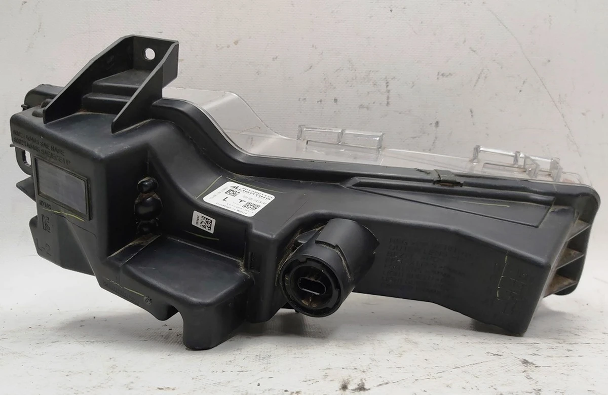 1 LAMP ASSEMBLY FASCIA LAMP SAE BASE LEFT HAND Tesla model 3 1077389-00-F