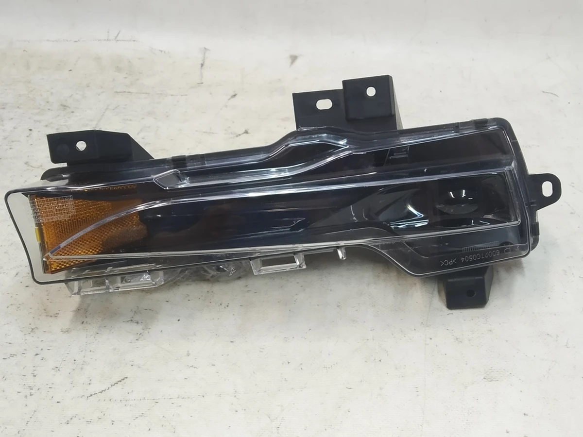 2 Фара протитуманна права SAE BASE порожня (пошкодження) Tesla Model 3 1077390-00-F