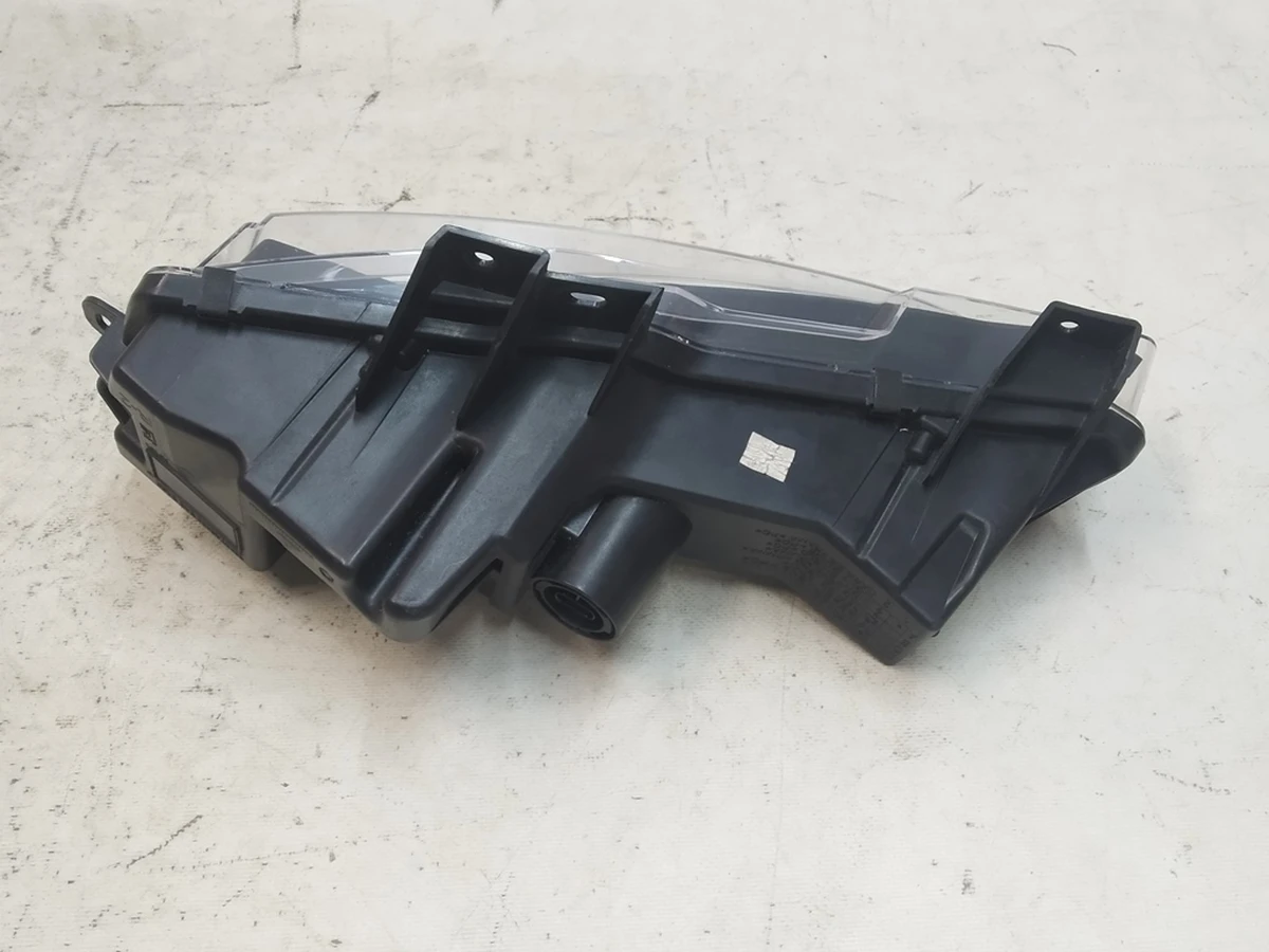 2 Фара протитуманна права SAE BASE порожня (пошкодження) Tesla Model 3 1077390-00-F