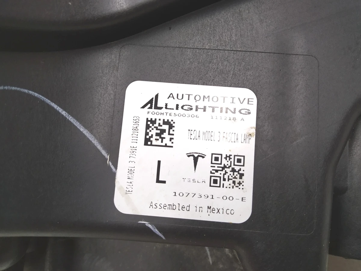 1 Фара ліва (повна) UP-LEVEL Tesla model 3 1077391-00-F