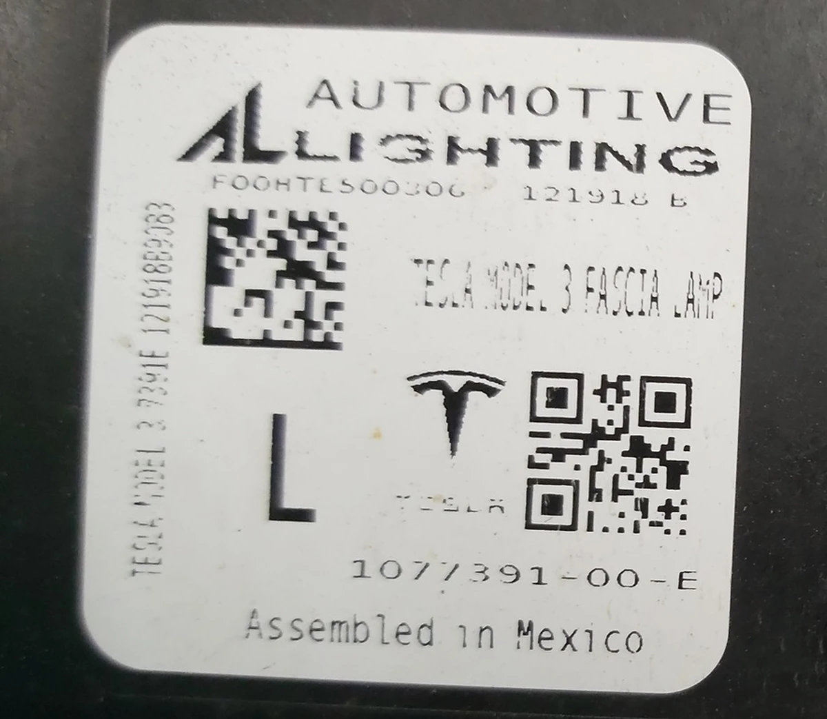 1 Фара противотуманная левая (полная) UP-LEVEL с повреждением Tesla model 3 1077391-00-F