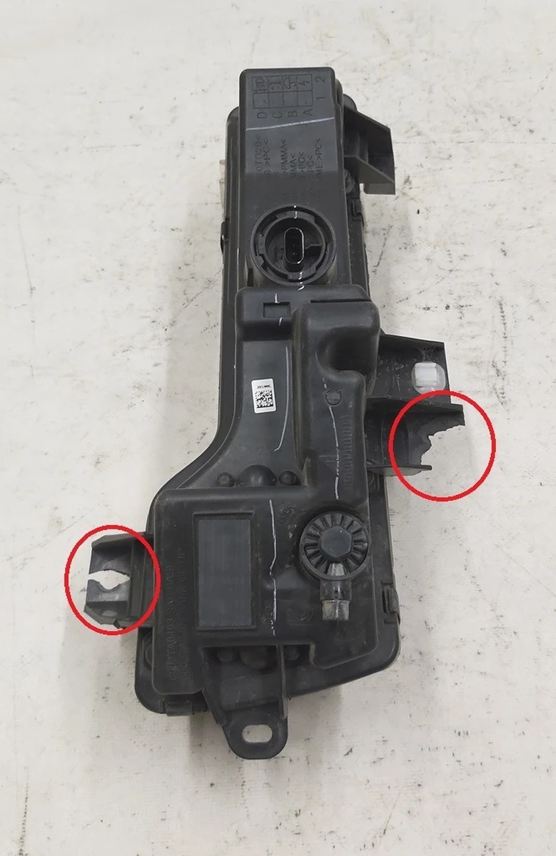 1 Фара противотуманная левая (полная) UP-LEVEL с повреждением Tesla model 3 1077391-00-F