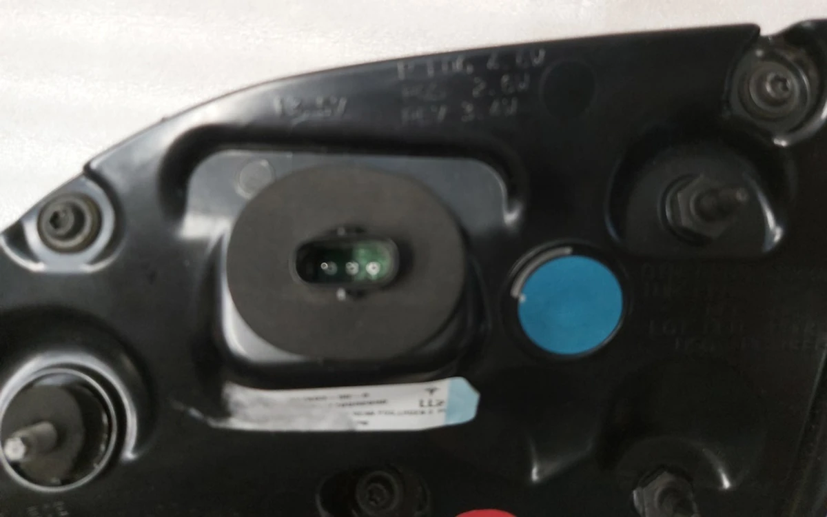 3 Ліхтар лівий внутрішній EU 3 pin Tesla Model 3 1077403-00-C