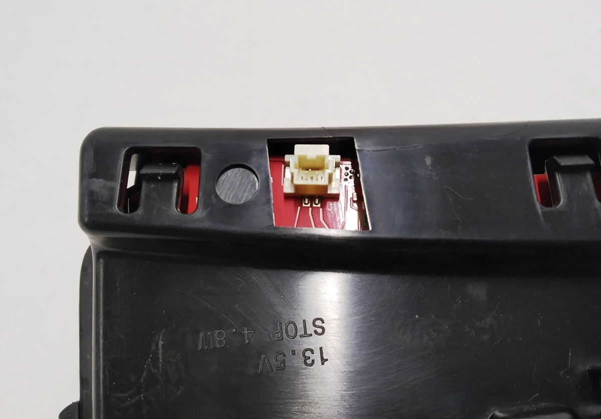 8 СТОП сигнал полки багажного отсека Tesla Model 3, Model 3 Jan 20243 1077405-00-F