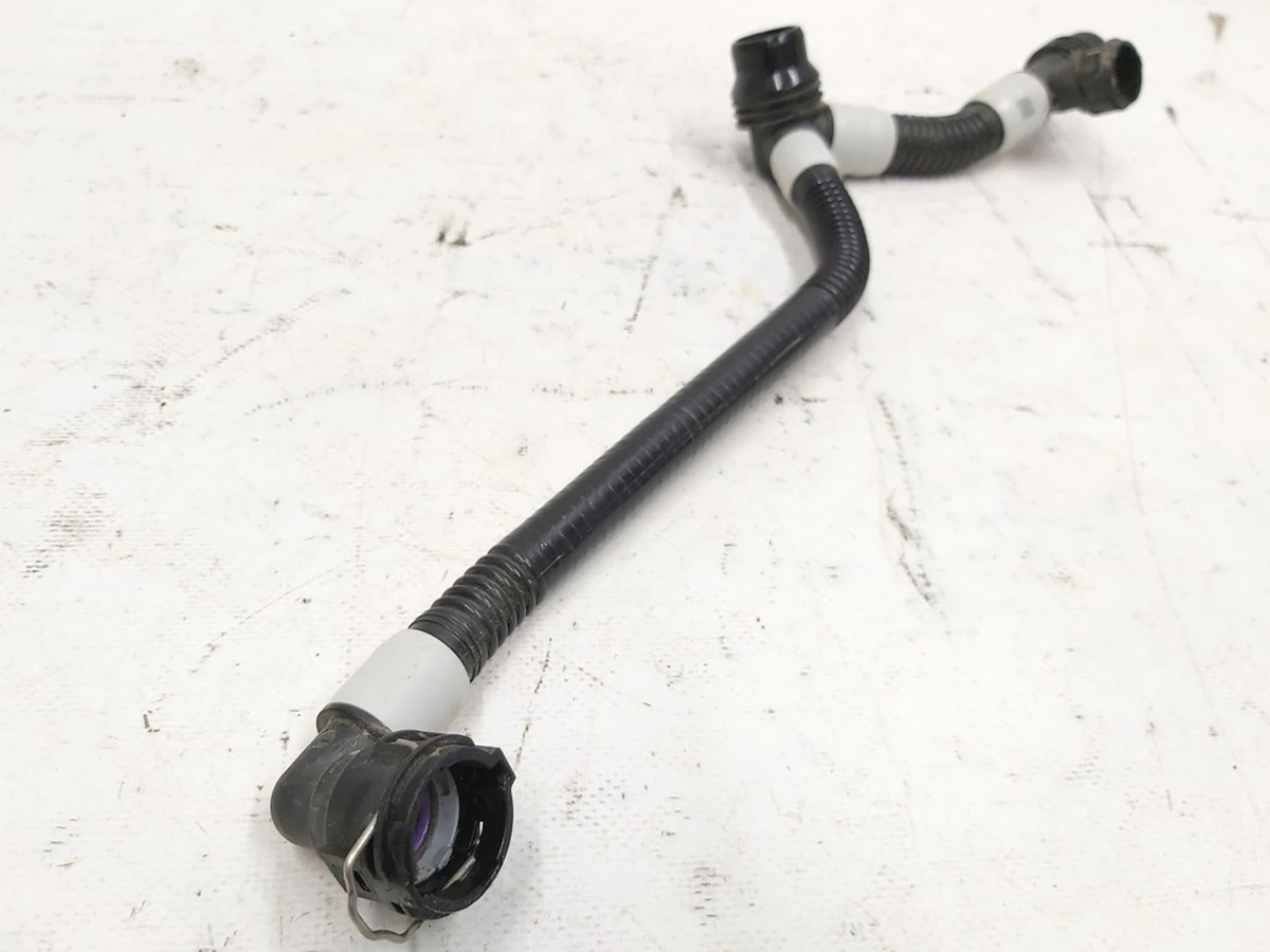 1 Патрубок системы охлаждения основной батареи левый AWD RWD Tesla Model 3, Model 3 Jan 2024, Model Y 1077577-00-F