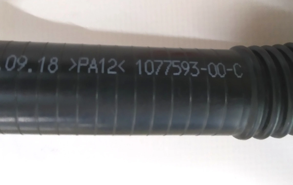 1 Патрубок системи охолодження основної батареї (RWD) Tesla model 3 1077593-00-D