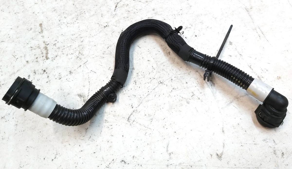 Патрубок системи охолодження заднього інвертора model Y 1077594-00-C