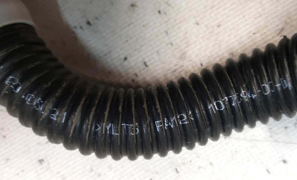 Патрубок системи охолодження заднього інвертора model Y 1077594-00-C