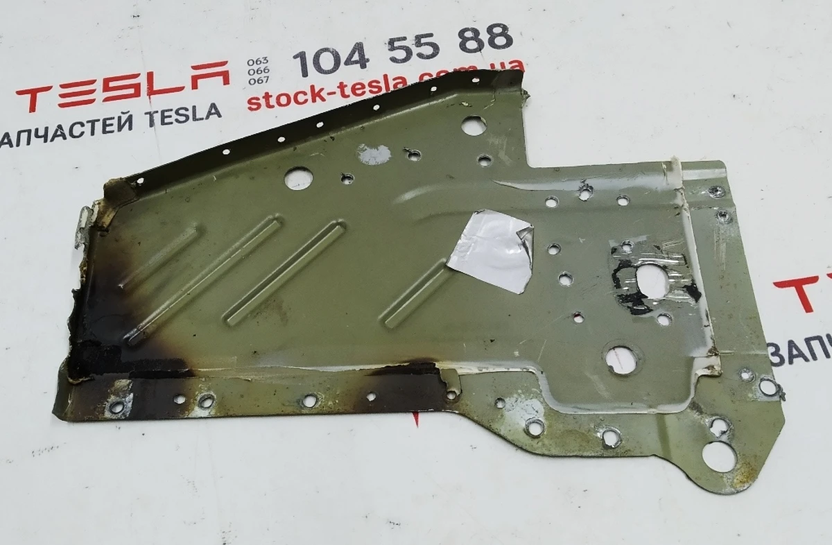 Четверть передняя правая кузовная панель днища передняя правая Tesla model 3 1073828-S0-B