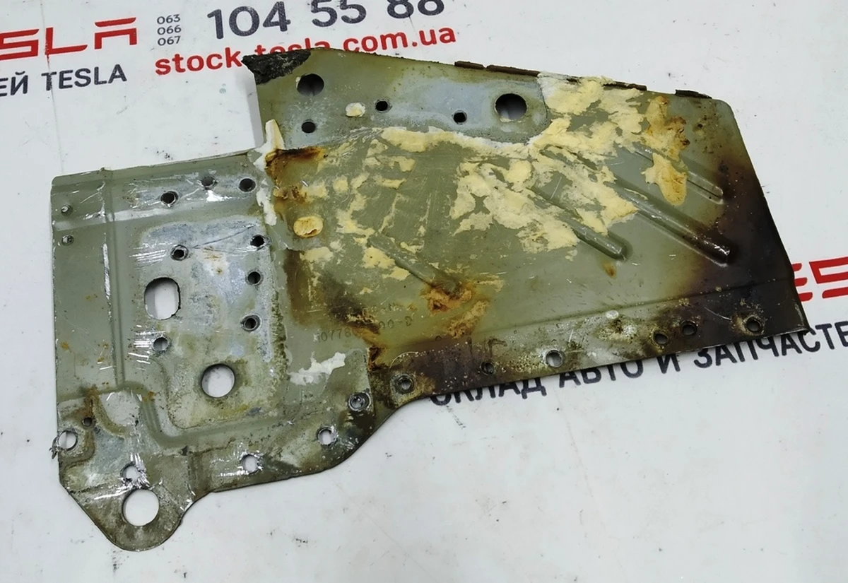Четверть передняя правая кузовная панель днища передняя правая Tesla model 3 1073828-S0-B