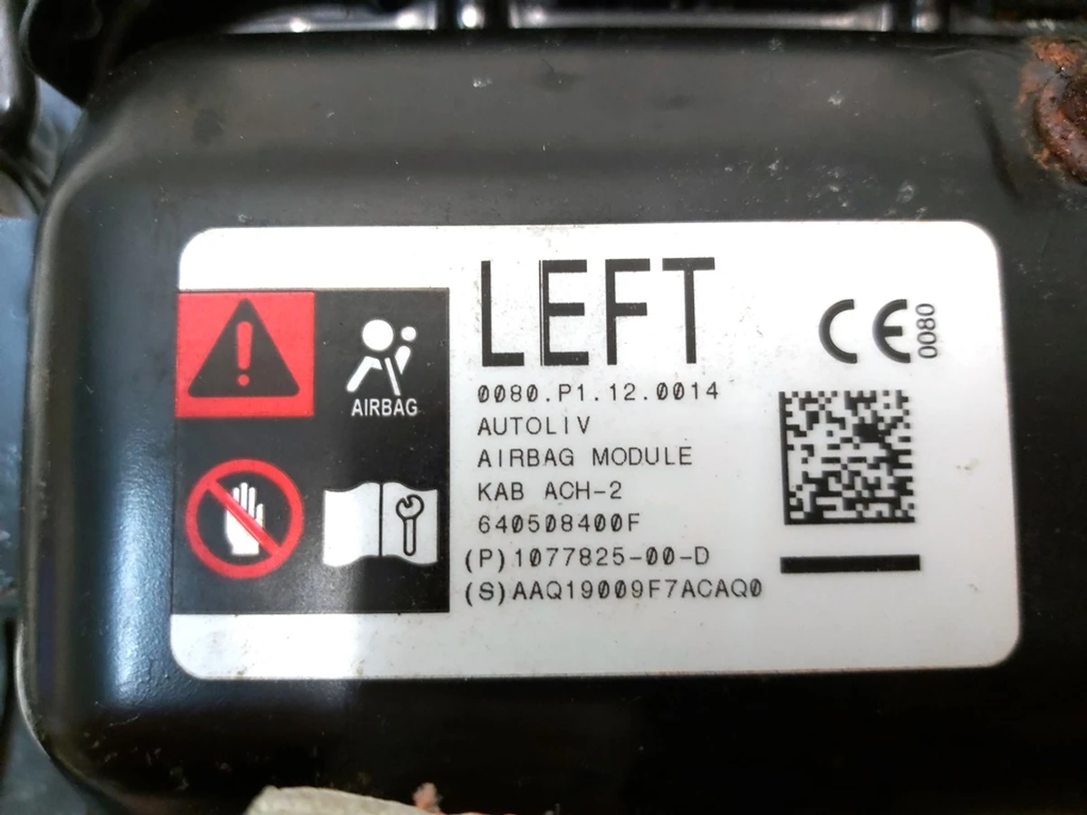 2 Подушка безопасности водителя колени с панелью в сборе Tesla model 3 1077825-00-D