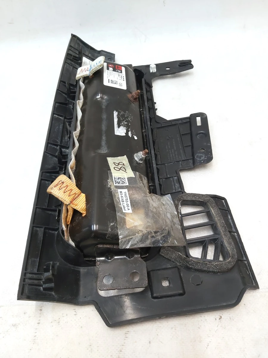 2 Подушка безопасности водителя колени с панелью в сборе Tesla model 3 1077825-00-D