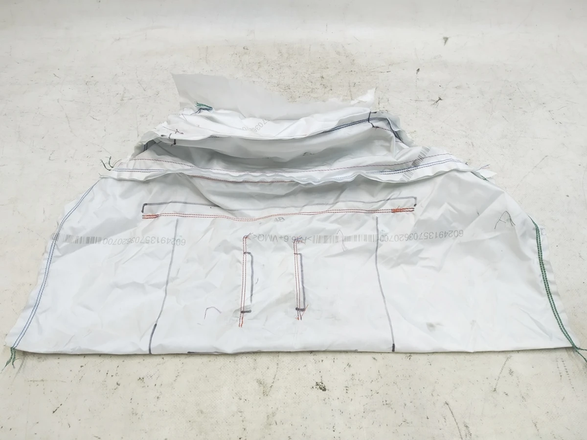 2 Подушка безопасности водителя колени под восстановление Tesla model 3, model Y  1077825-00-D