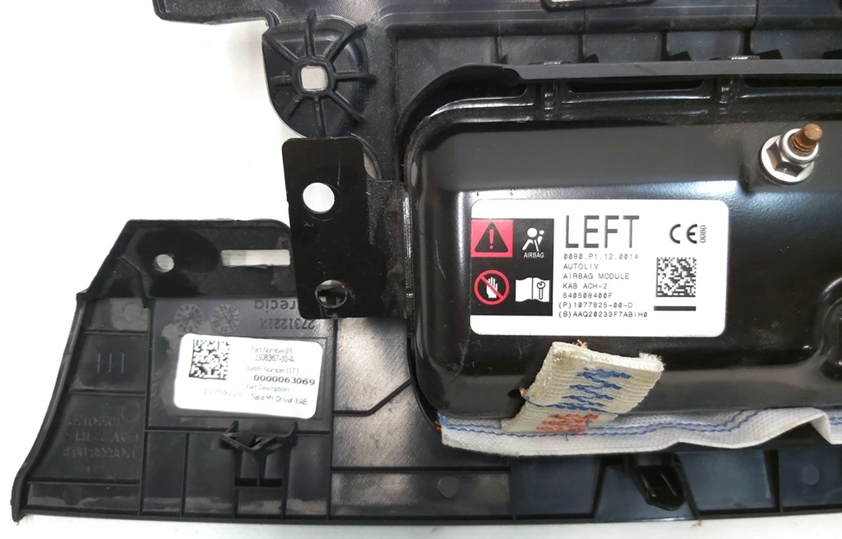 2 M3/MS/- KAB A/B, LH with panel assembly Tesla Model Y 1077825-00-D