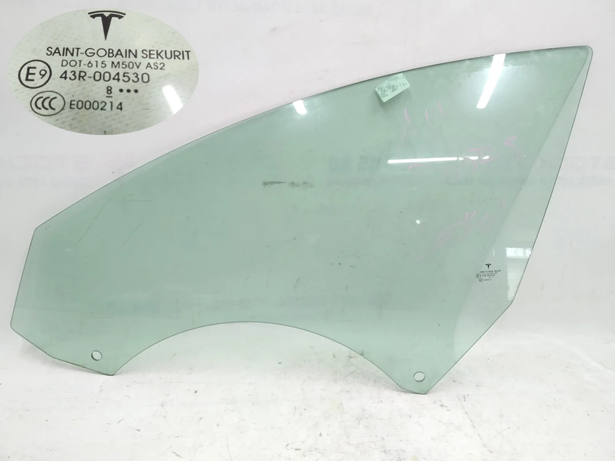 1 Скло дверей передньої лівої Tesla model 3 1077900-99-A