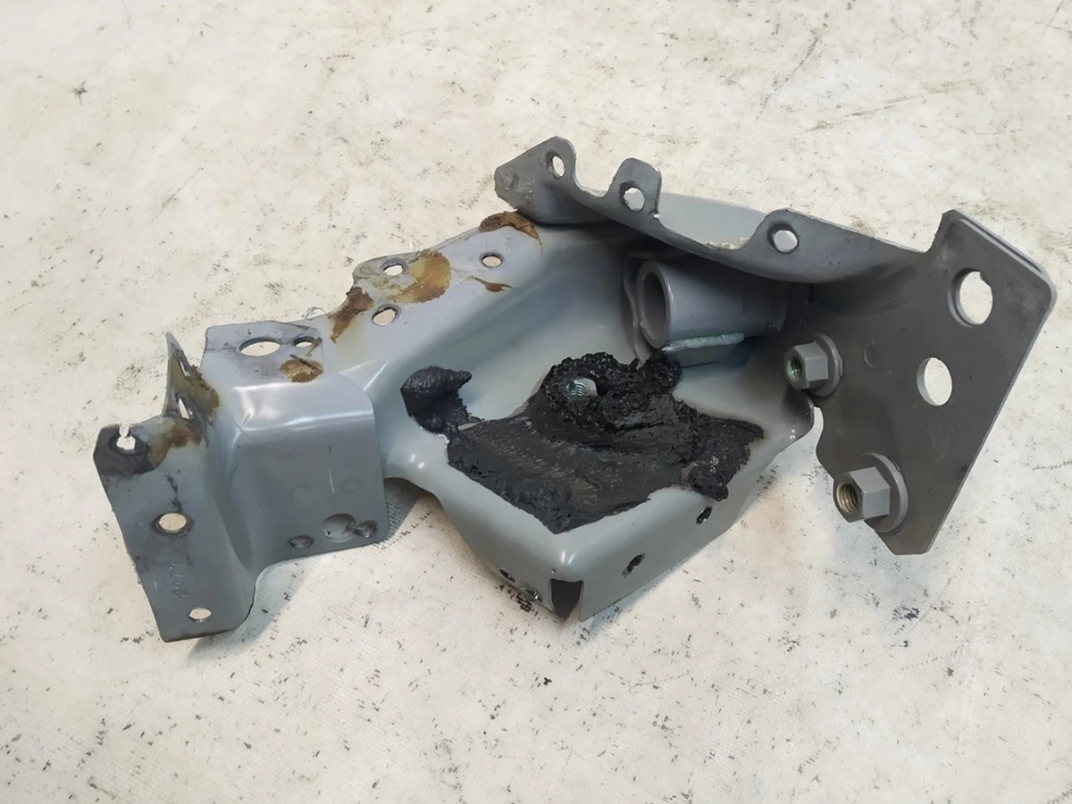 47 ASY, FRT SUBFRAME MOUNT REAR, RH Tesla model 3, model Y 1078112-S0-G