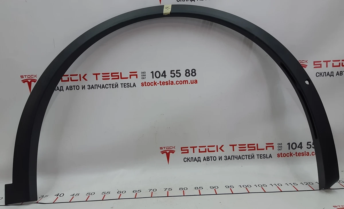 2 Fender pad front right plastic assembly Tesla model X 1035289-00-M