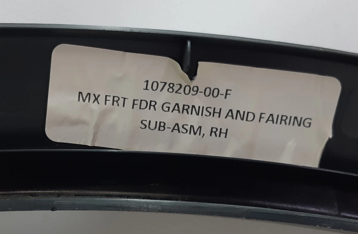 2 Fender pad front right plastic assembly Tesla model X 1035289-00-M