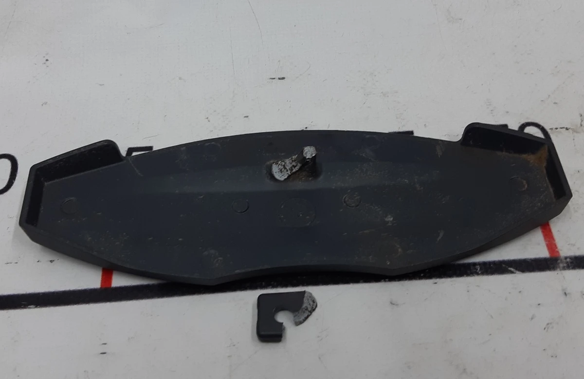 1 Накладка TESLA суппорта тормозного заднего правого MANDO с повреждением Tesla model S REST, Tesla model X 1078542-00-B