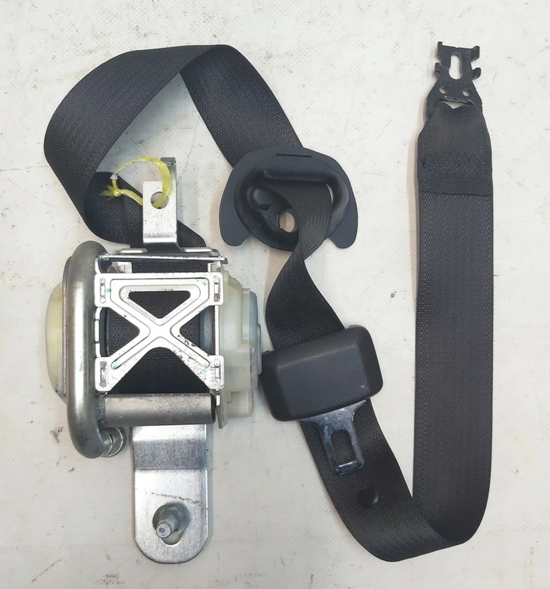 2 Ремінь безпеки передній пасажирський Tesla model S REST 1079278